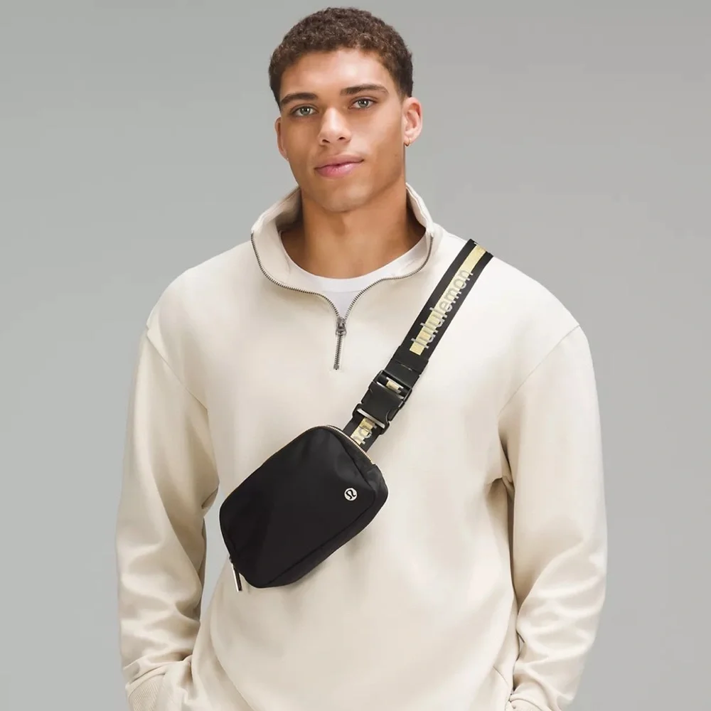 Lululemon Everywhere Belt Bag Black & Gold Logo Strap Crossbody Bag Nwt - Picture 4 of 6